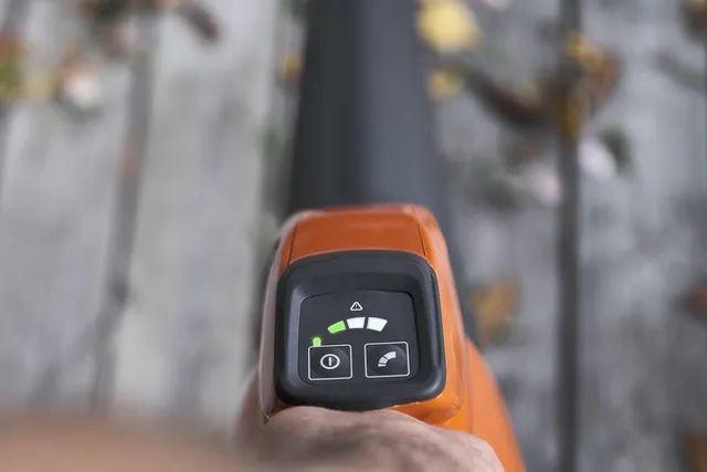 Dmuchawa Do Liści Akumulatorowa Husqvarna 120iB Zestaw
