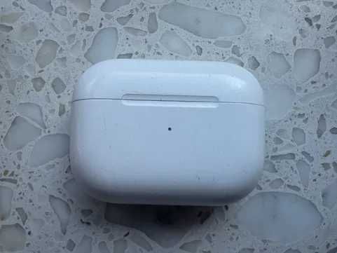Oryginalne Etui Apple Airpods Pro z Ładowaniem Bezprzewodowym A2190