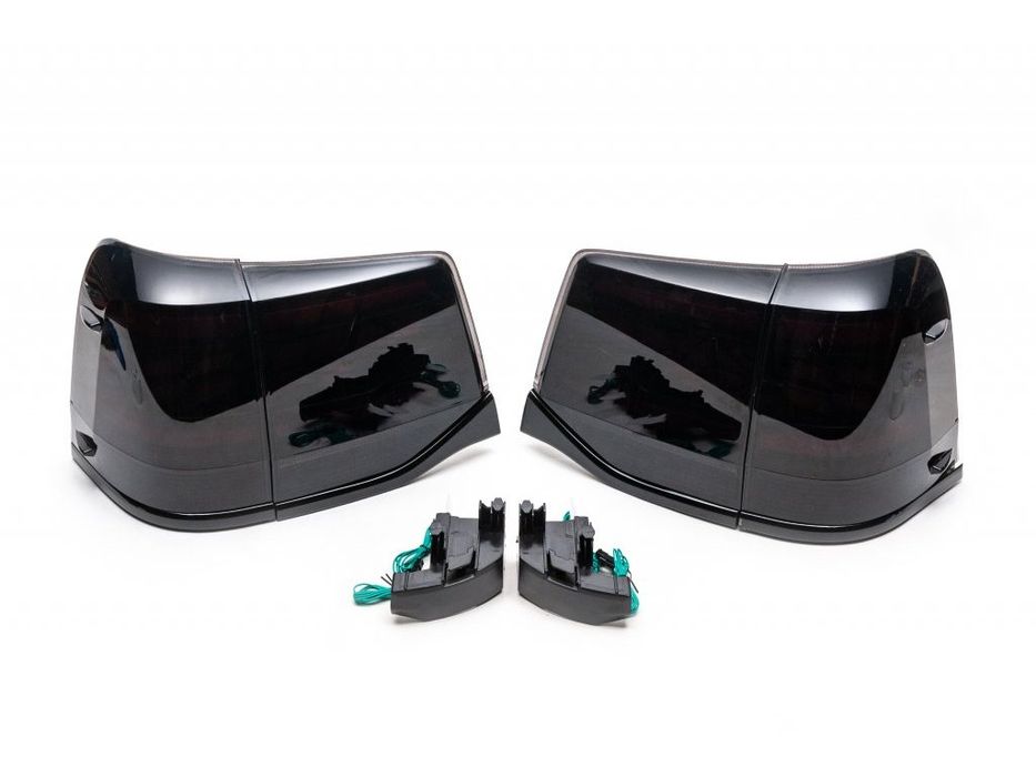 Toyota LandCruiser 200 Задняя оптика 2016+ (Sequential Black)