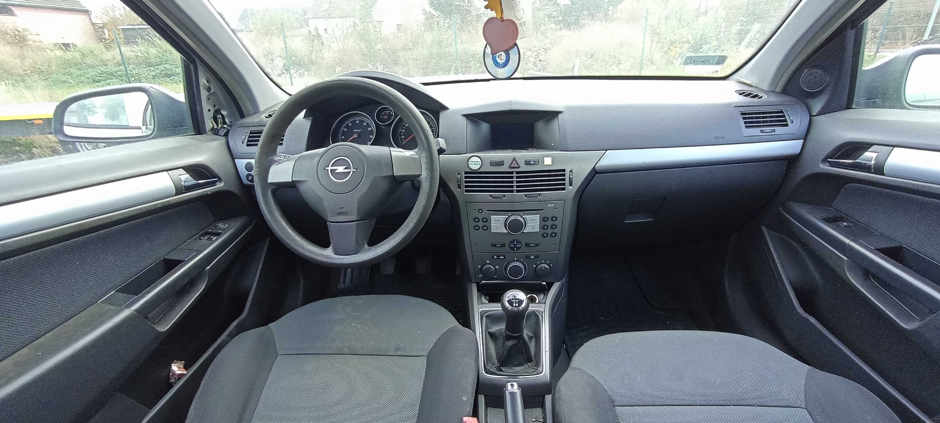 błotnik przód przedni opel astra h lak z167