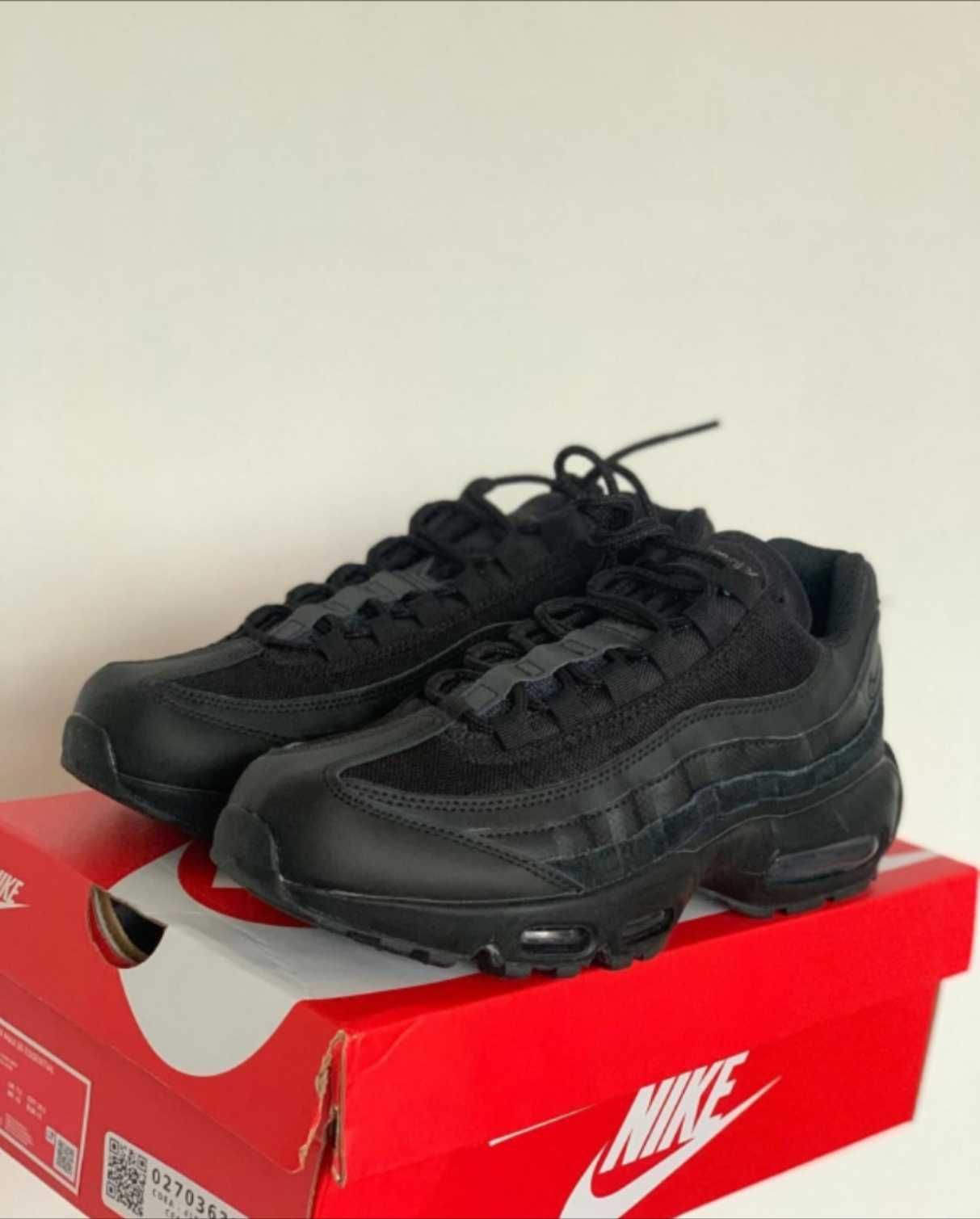 Nike Air Max 95 EssentialTriple Black R.43