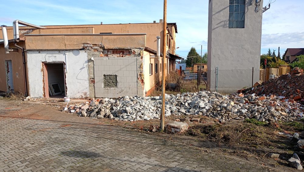 Magazyn+hala+sala sprzedaży+plac magazynowy 330m2 na hurtownie sklep