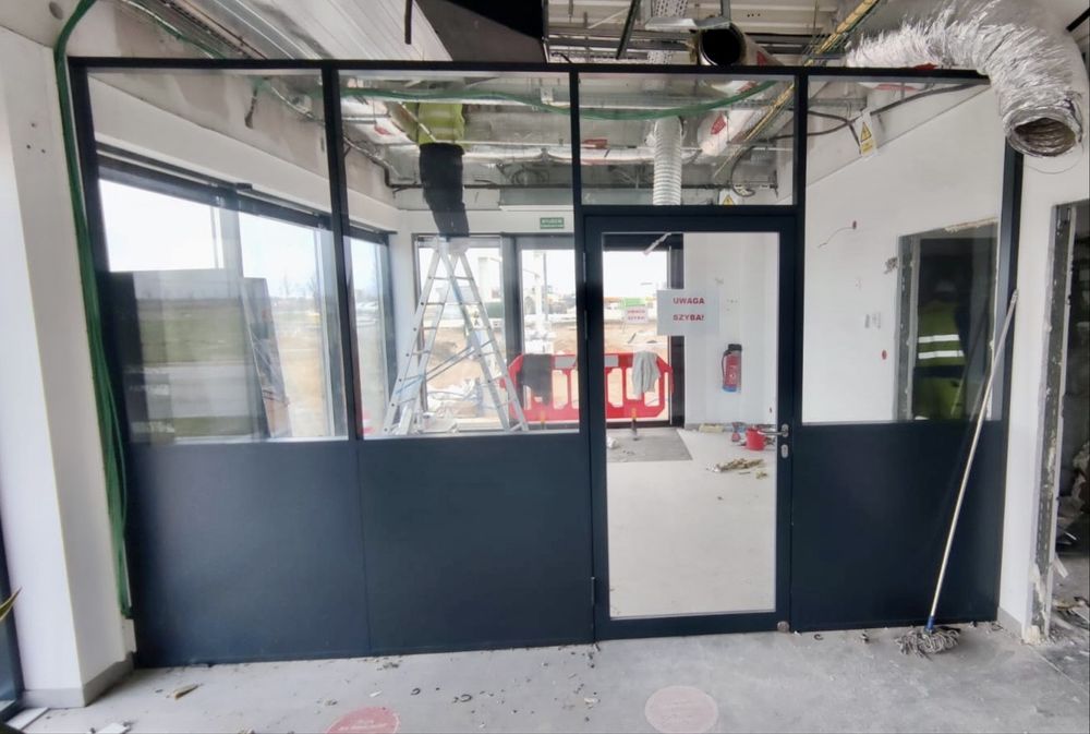 Zabudowa szklana scianka dzialowa