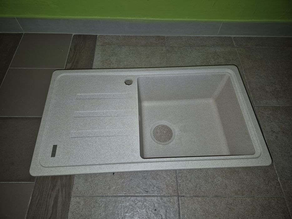Мойка в хорошем состоянии размер 50×80 из камня