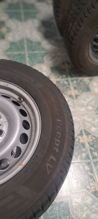 Продам шини на  Спрінтер 906 із дисками 235 65 16с Hankook зимові