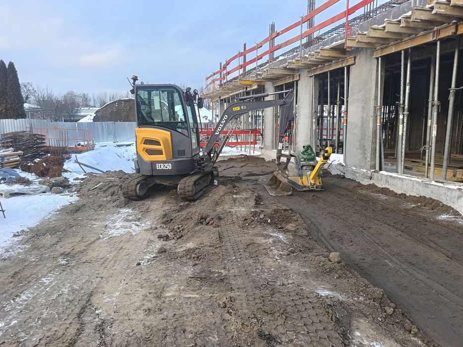 Usługi Minikoparka, miniładowarka,mała wywrotką, młot,wiertnica,piasek