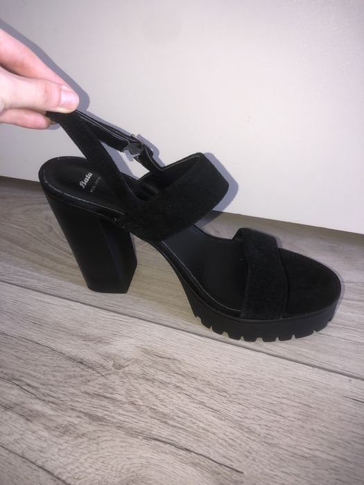 Buty czarne na platformie