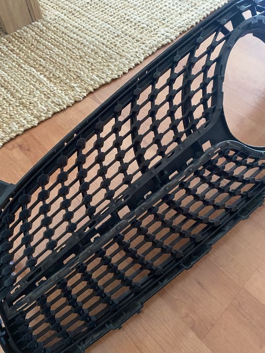 Grelha mercedes a180