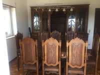 armário / móvel / mesa / cadeiras / antigo (sala jantar antiga)