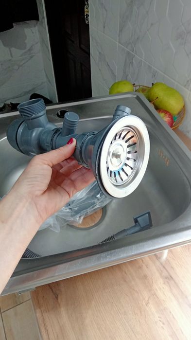 Zlew jednokomorowy plus bateria.