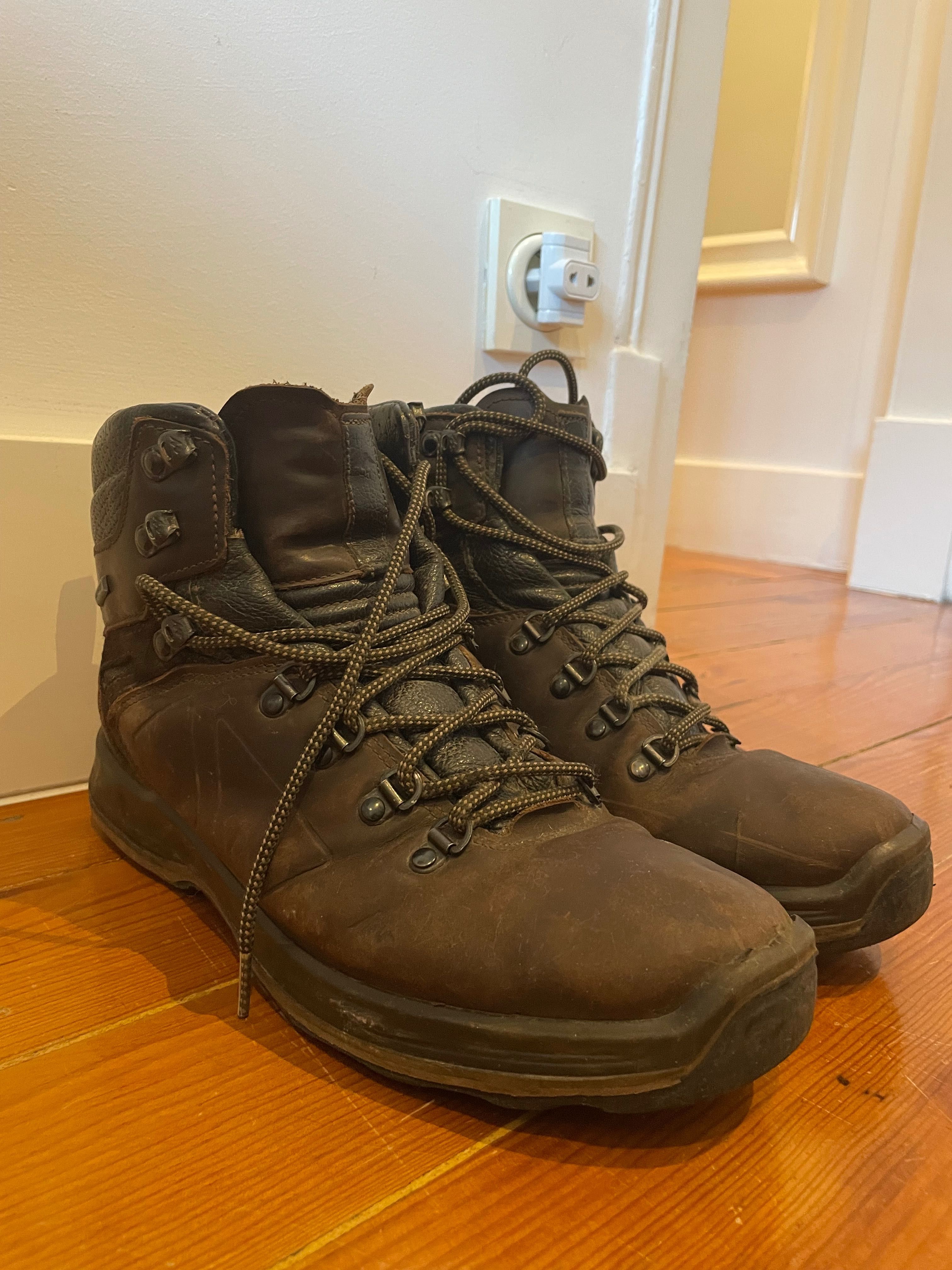 Bota Caminhada Decathlon Pele