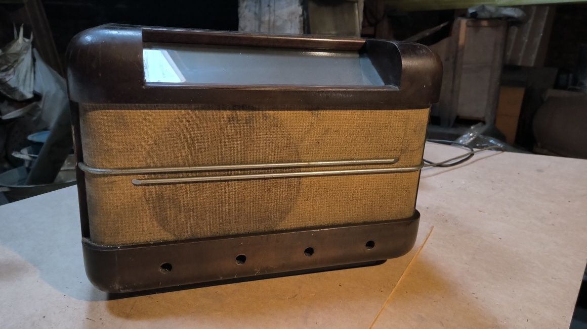 Starodawne radio lampowe IRON