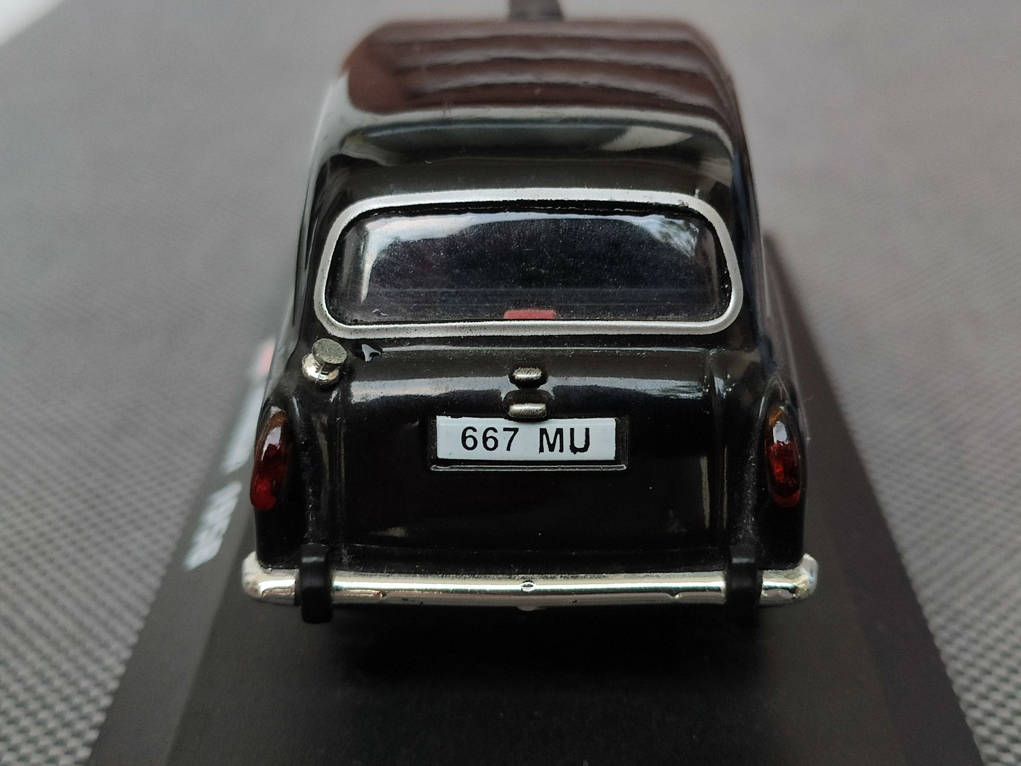 Taksówka AmerCom 1:43 Austin FX4 London 1958