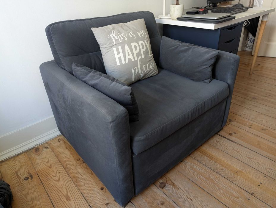 Sofá cama + 2 almofadas (Conforama)