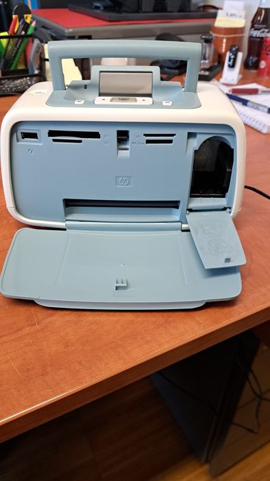 Impressora HP Photosmart A526 com 200 folhas de papel fotográfico.