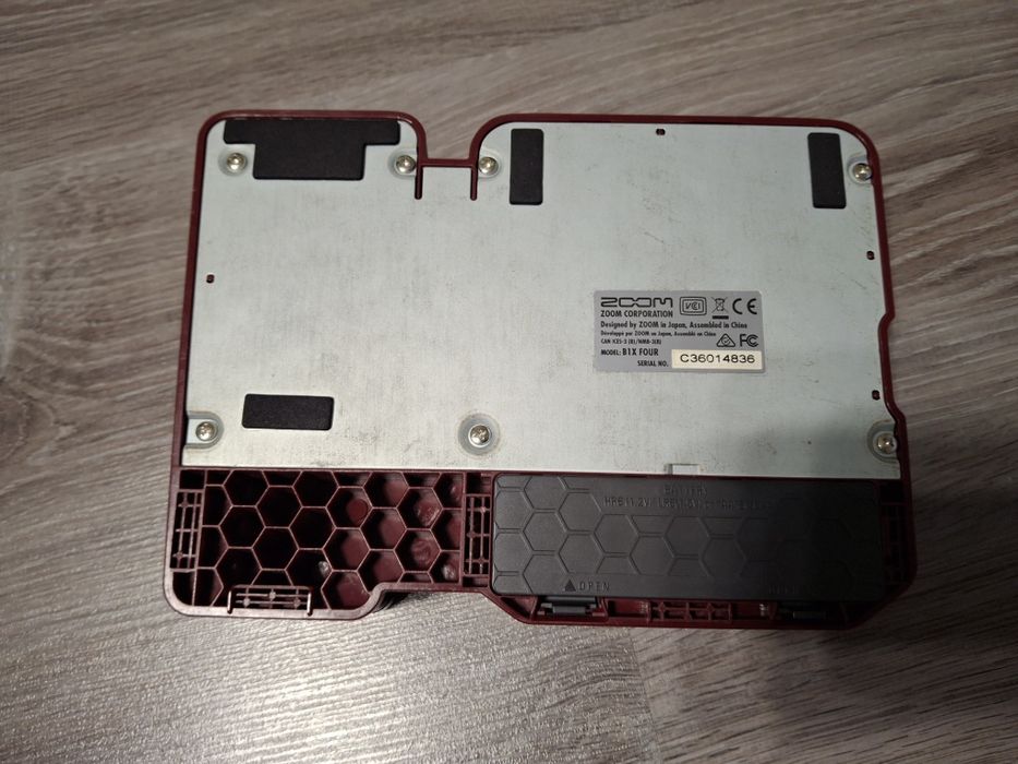 Zoom b1x four Музичний процесор до басгітари + бонус