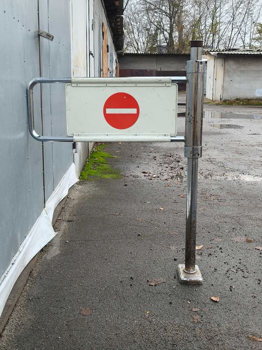 Флажок откидной для магазинов / входной железный турникет с табличкой