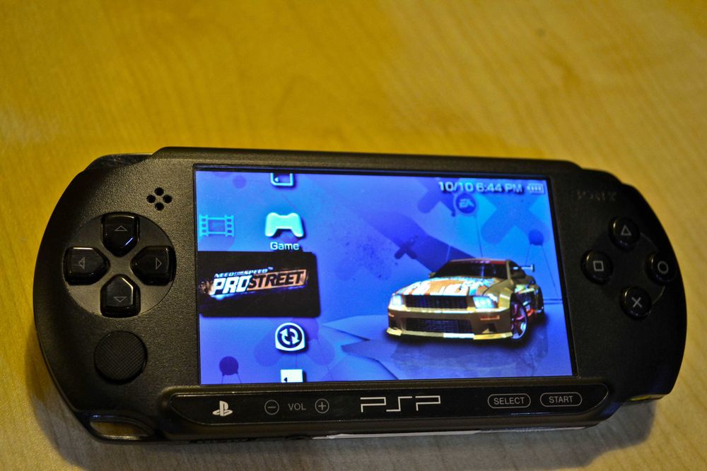 PSP E1000 добрий стан +32GB microSD +ігри +чохол Playstation portable