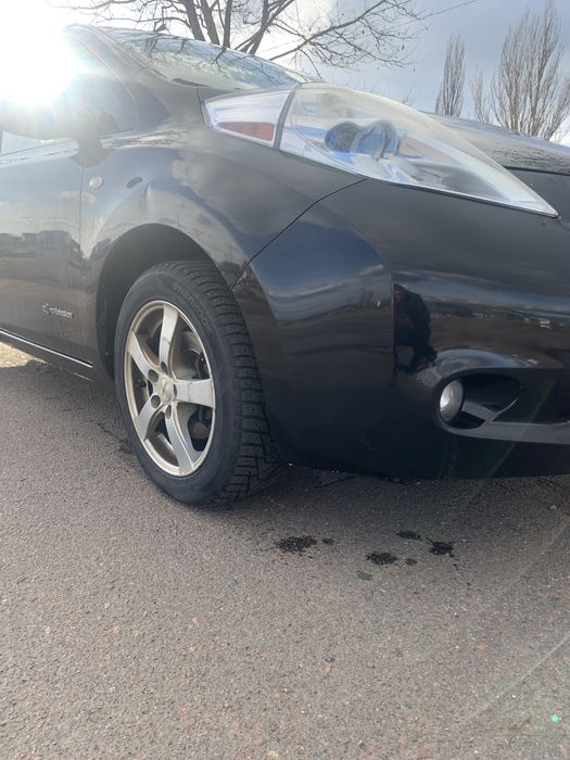 Продам nissan leaf