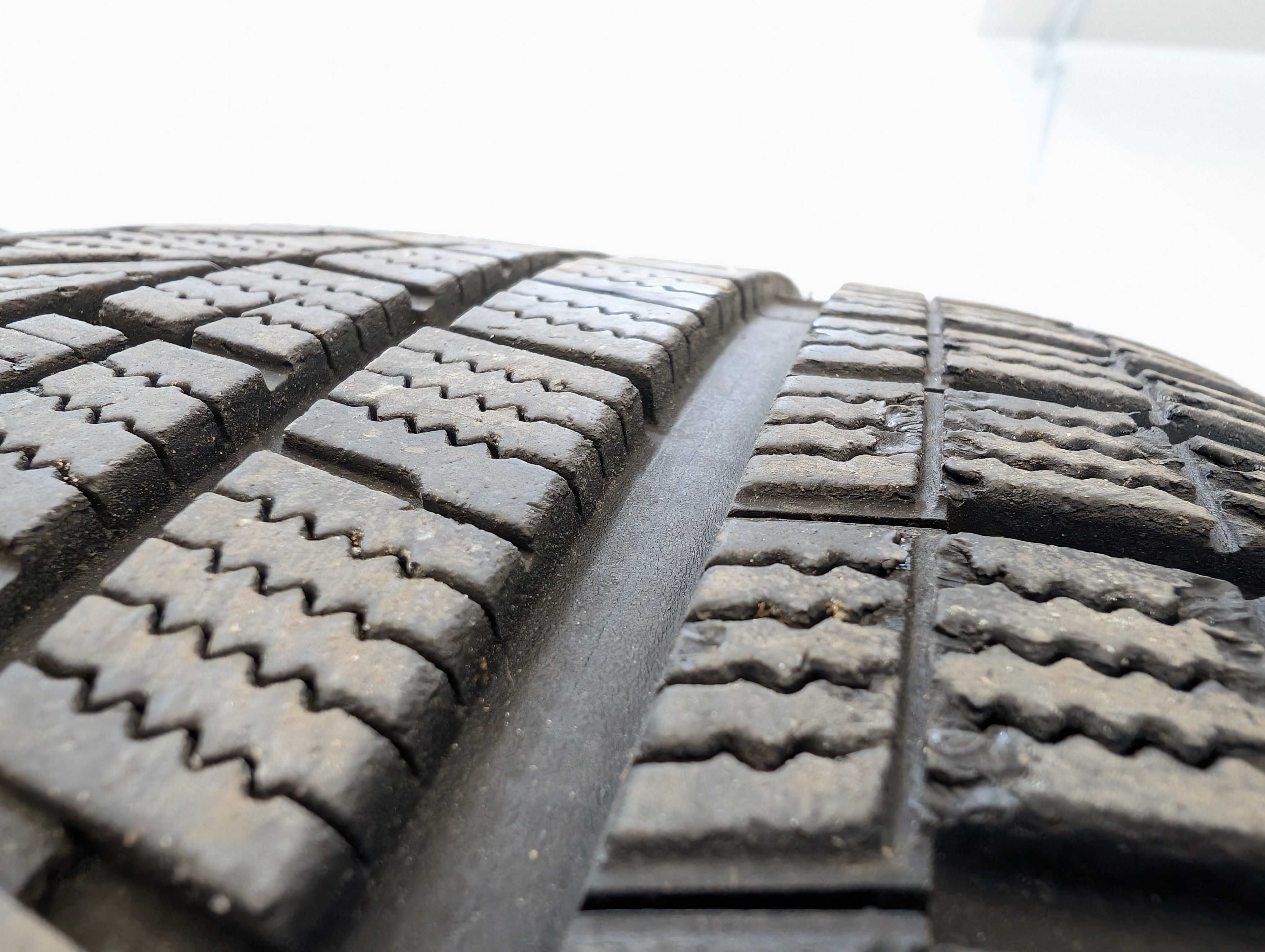 4xzimowe hankook winter icept evo2 235/55/17 70% bieżnika