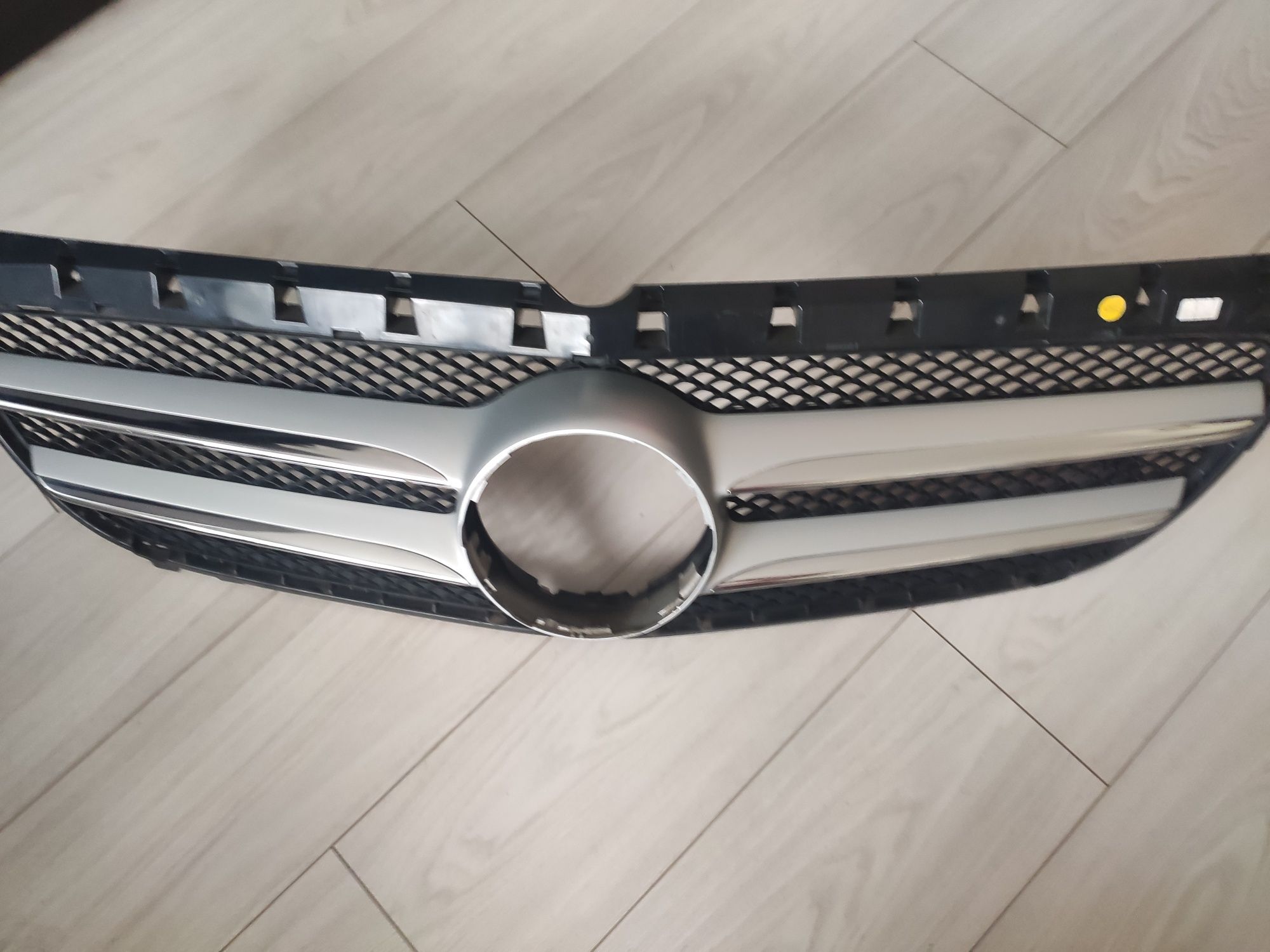 Grill atrapa bez gwiazdy Mercedes Benz klasa B