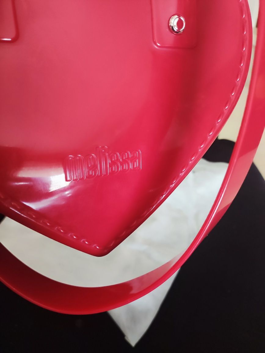 Melissa Heartbeat Bag
VERMELHA