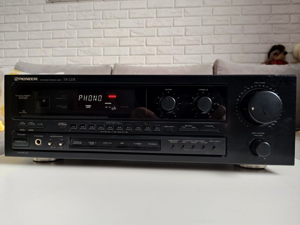 PIONEER SX-221R amplituner stereo Hi-fi.
