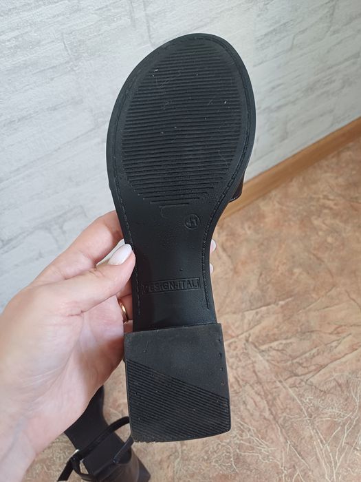 Жіночі шкіряні босоніжки