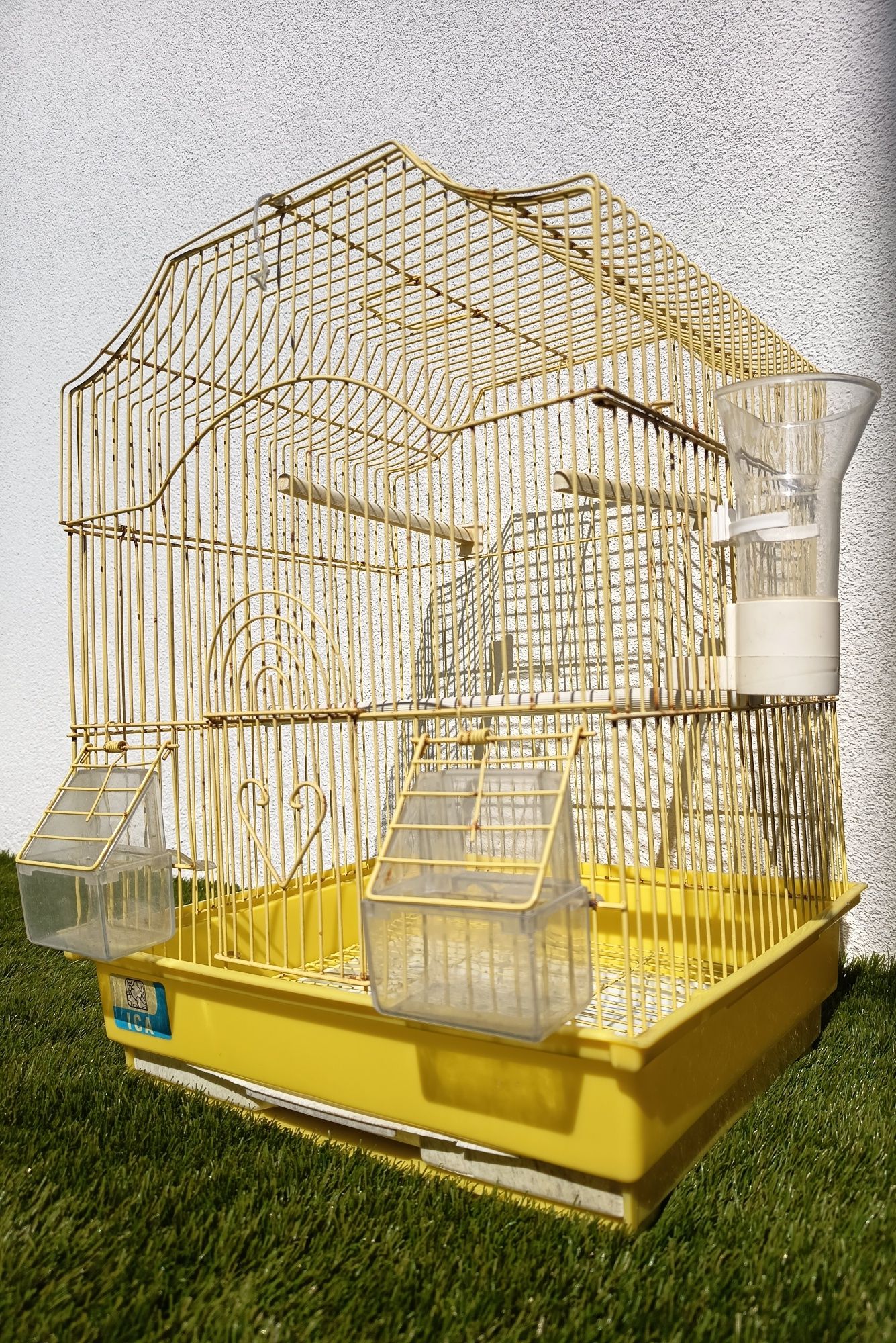 Gaiola de pássaros com acessórios