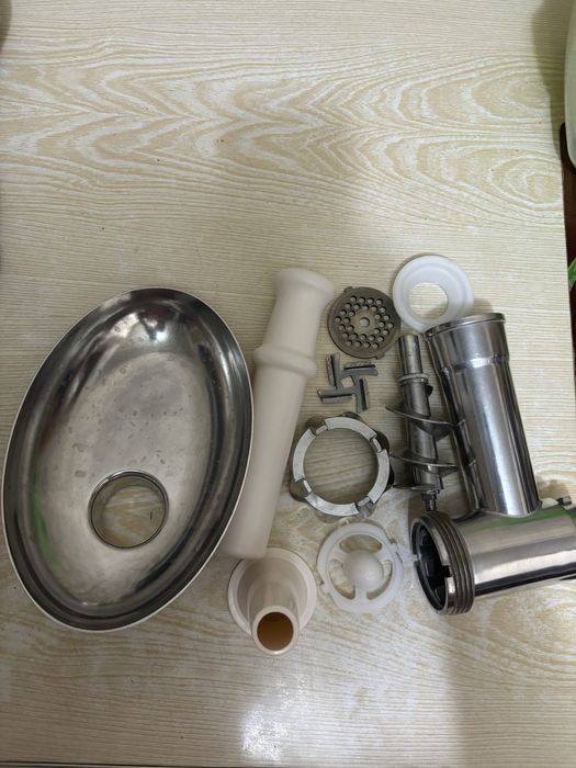 Продам электромясорубку «SHIVAKI 3125”