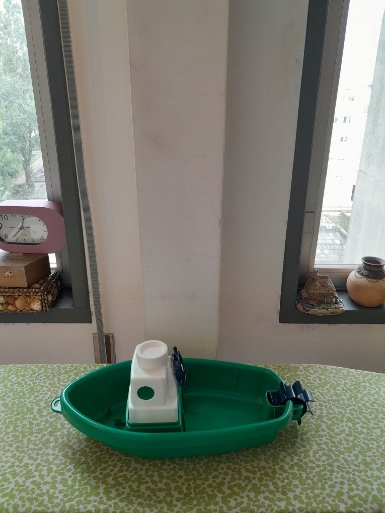 Vendo Barco de Brincar para Criança muito bonito como novo