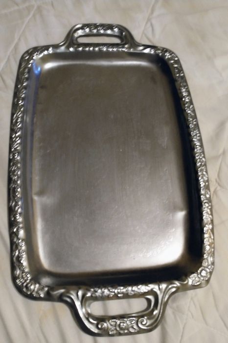 Metalowa taca prostokątna do serwowania