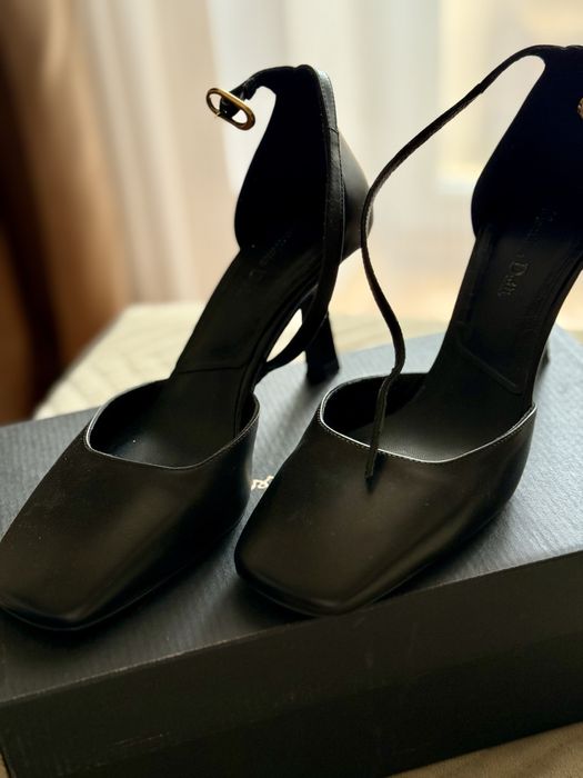 Чорні шкіряні туфлі, massimo dutti на підборах.