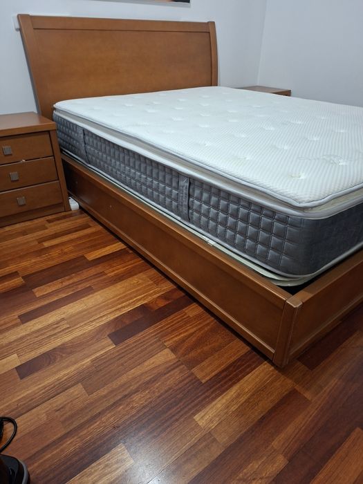 Cama casal Faia c/ sommier + 2 mesas cde cabeceira