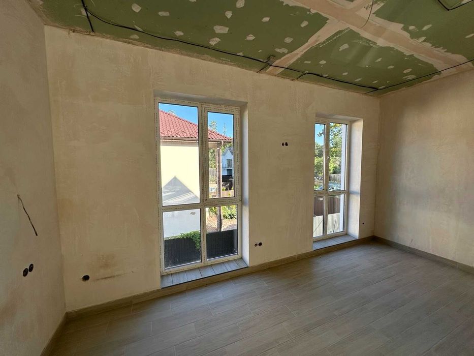 Дуплекс з ремонтом в центрі Ворзеля! Оформлення мінімальне!