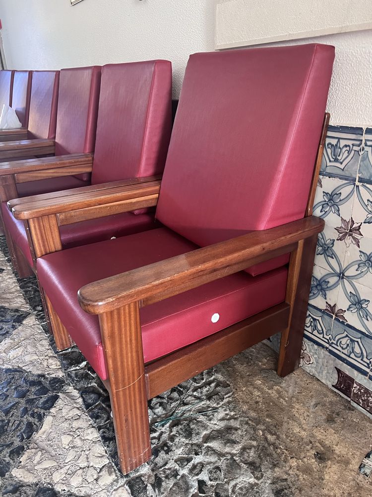 Sofas e cadeiroes varios