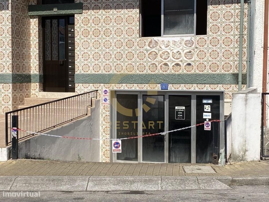 Armazém com 220m2 mais um escritório - Ermesinde