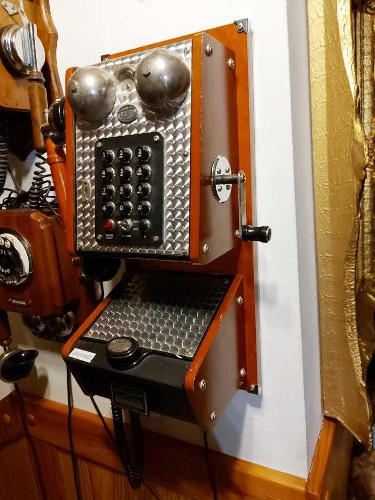 Stary telefon wiszący Spirit of Saint Louis