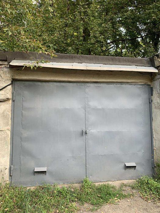 Продам приватизований гараж\ вулиця Чорногірська, 36