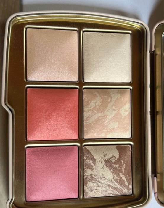 Hourglass Deer Palette