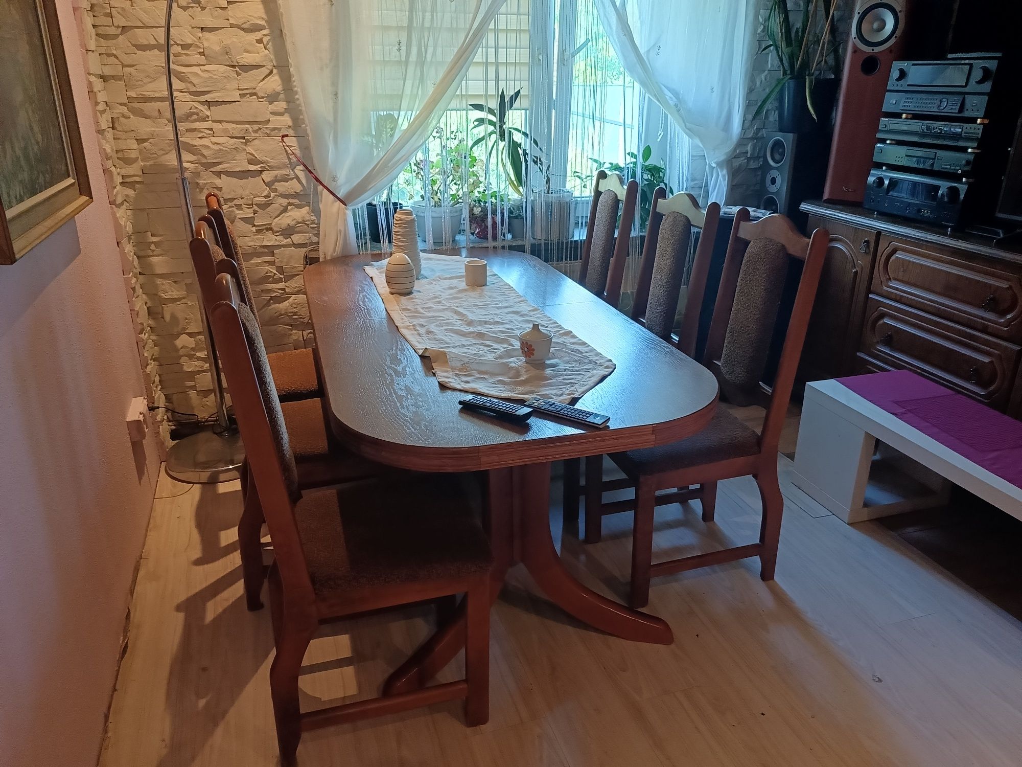 Stół z krzesłami stan dobry