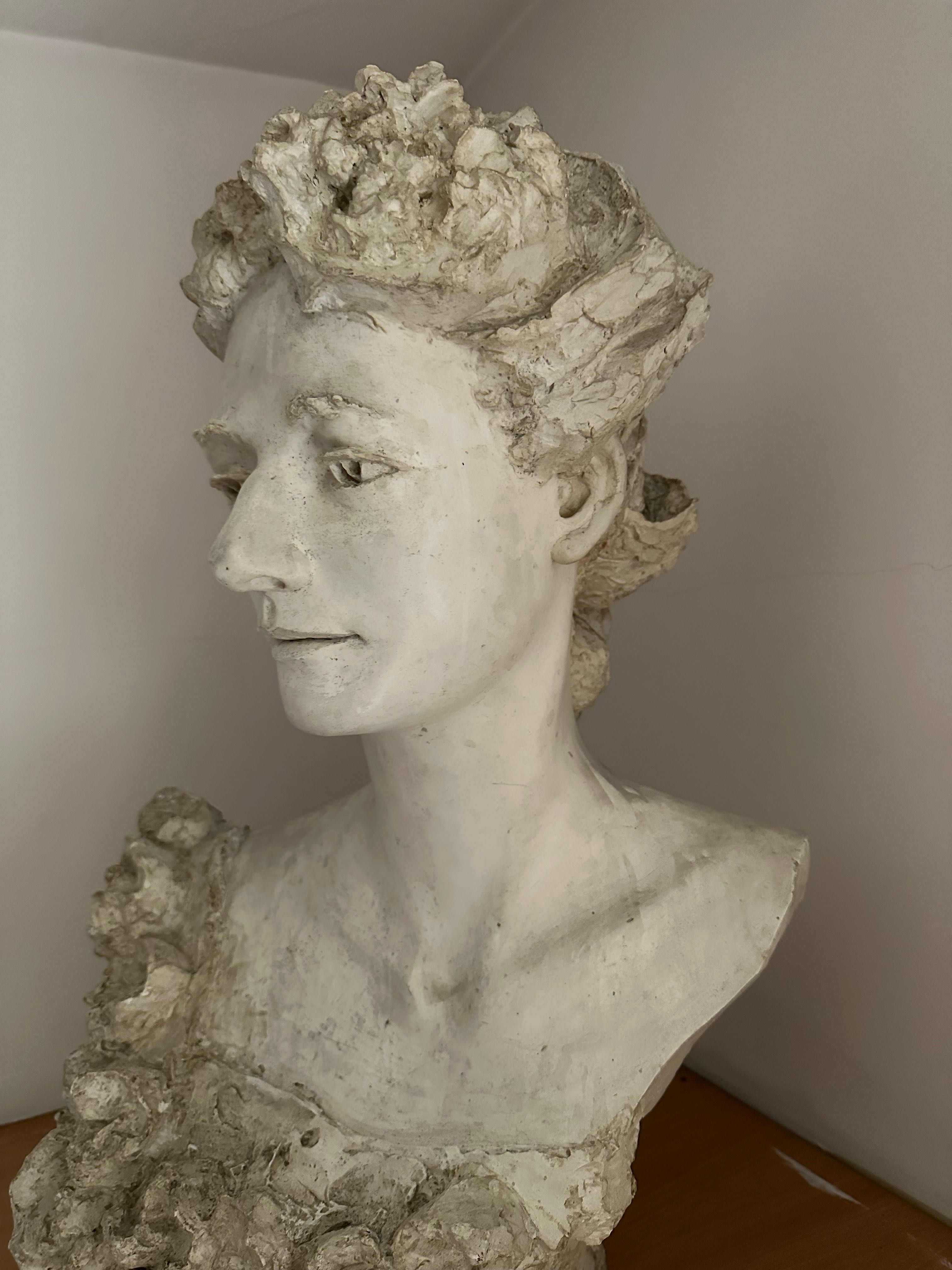Posąg kobiety modrzejewska