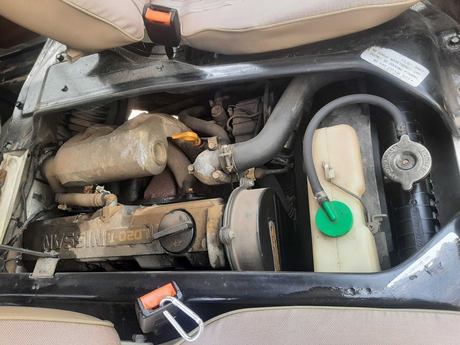 Nissan Vanette (avariado)