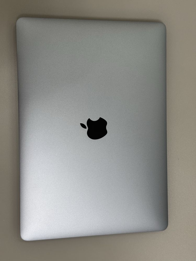 Продам Ноутбук MacBook Pro 13 2018 i7 16GB RAM 512GB SSD Touch Bar