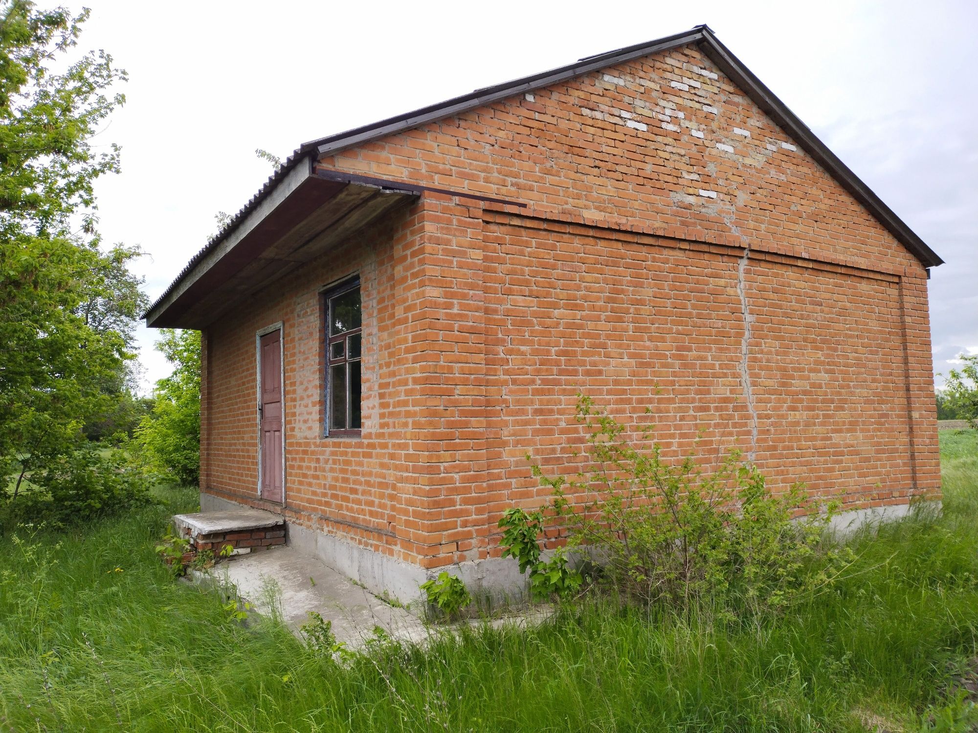 Продам будинок з земельною ділянкою