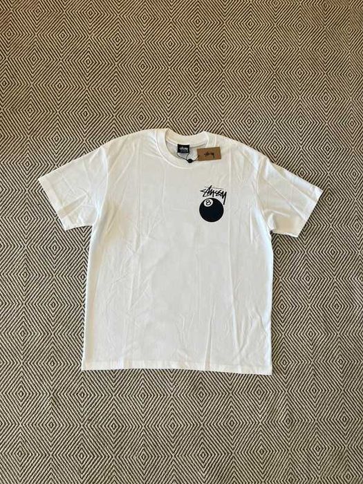 Biała koszulka z grafiką Stüssy 8 ball, rozmiar M