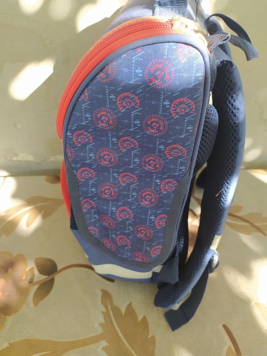 Продам школьный рюкзак для мальчика