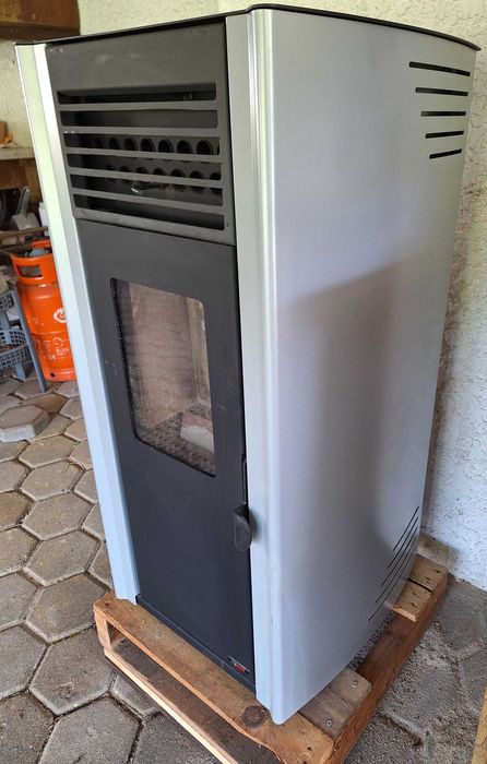 Salamandra a Pellets Marca Firts 10KW com comando