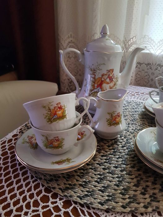 Serwis kawowy z porcelany Włocławek, pozłacany