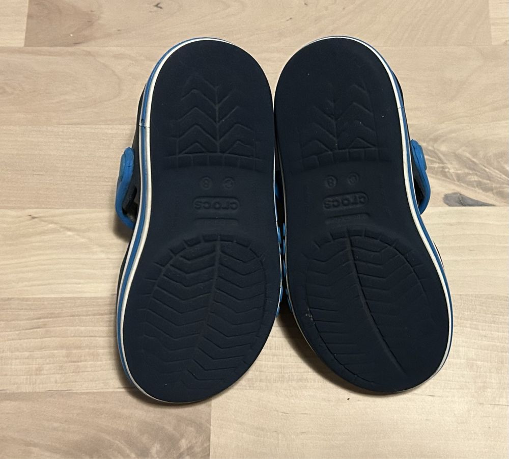Crocs C8 w kolorze niebieskim